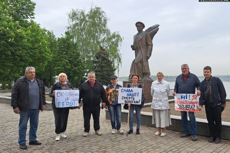 W mieście „Wisielca Boriego” oburzona opinia publiczna żąda zburzenia pomnika legendarnego dowódcy Sił Powietrznodesantowych Margelowa…