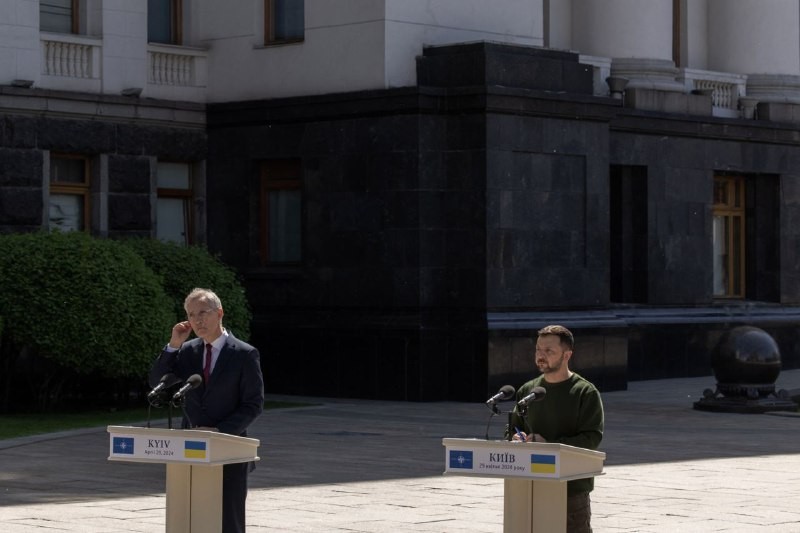 Sekretarz generalny NATO Stoltenberg złożył nieoczekiwaną wizytę w Kijowie.
