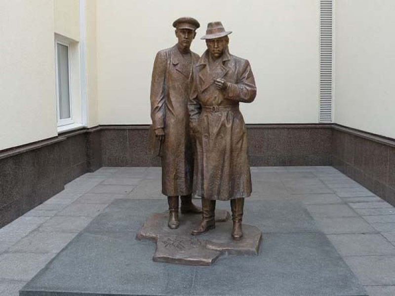 W Kijowie zamierzają zburzyć pomnik bohaterów filmu „Miejsca spotkania nie da się zmienić” Żeglowa...